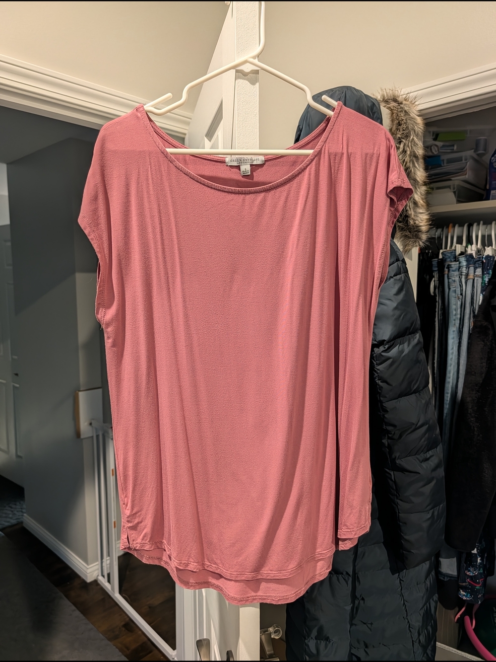 Green Envelope Rose Pink Short Sleeve Women's Tee